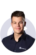 Aleksandar Jovanovic im CodeCave-Hemd