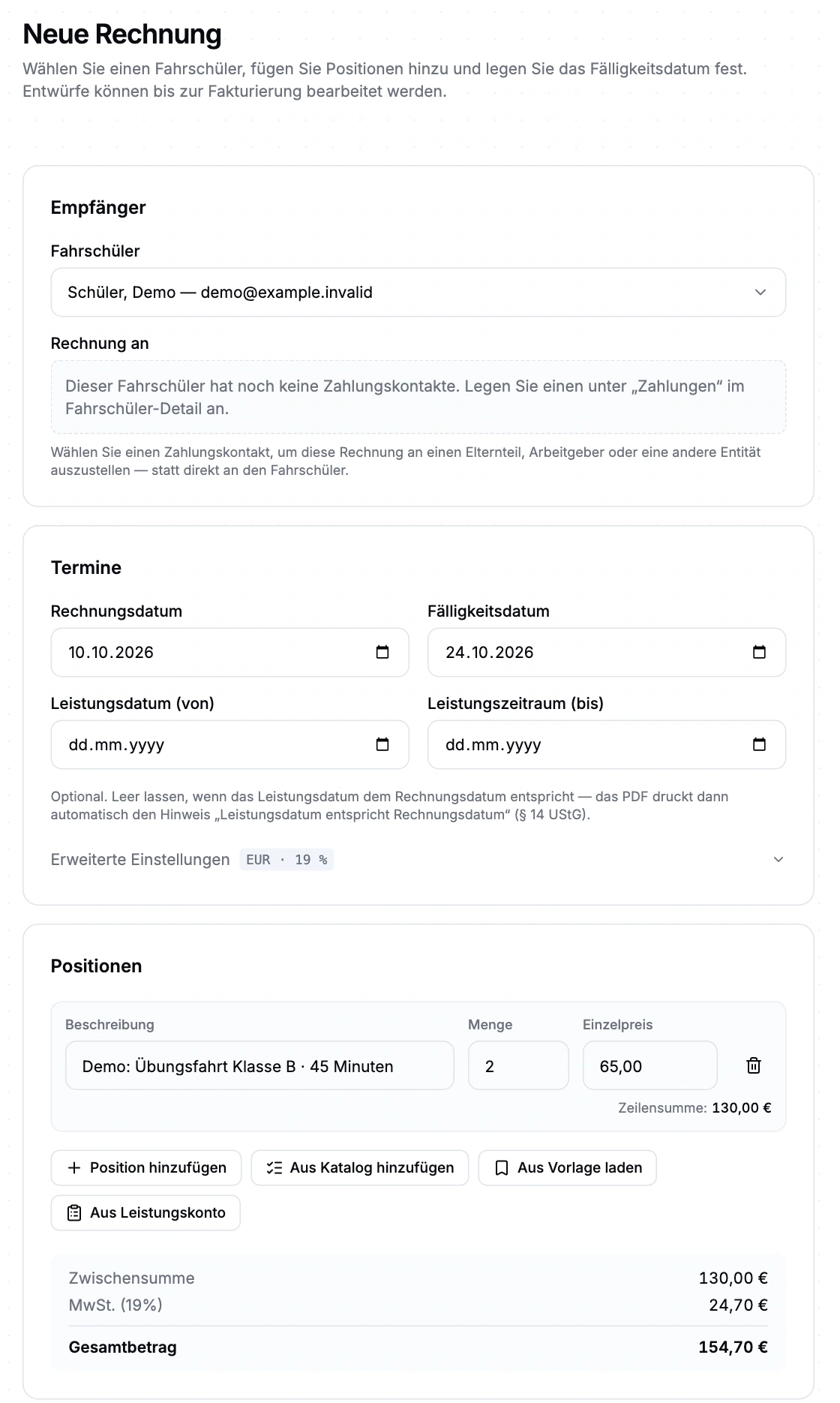 Rechnungsformular mit Demo-Empfänger, Leistungsposition, Fälligkeit und berechneter Summe.